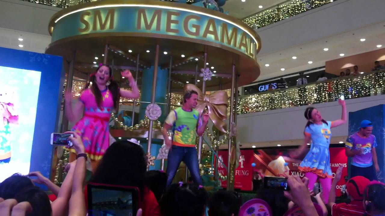 Jamilla Mirelle watching Hi5 LIVE