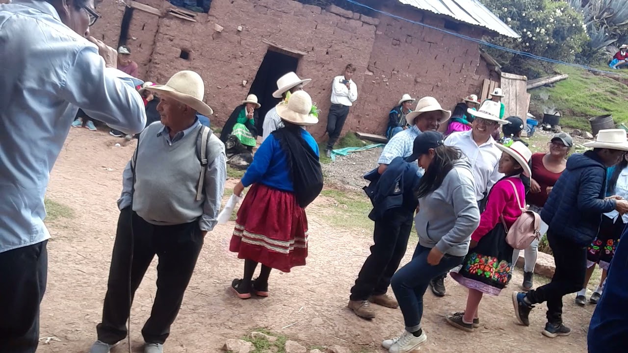GRUPO MUSICAL AFICION DEL PERU PAROBAMBA-ANCASH. FIESTA EN CUSCA 01 DE ENERO. FAMILIA MURILLO LOPEZ.