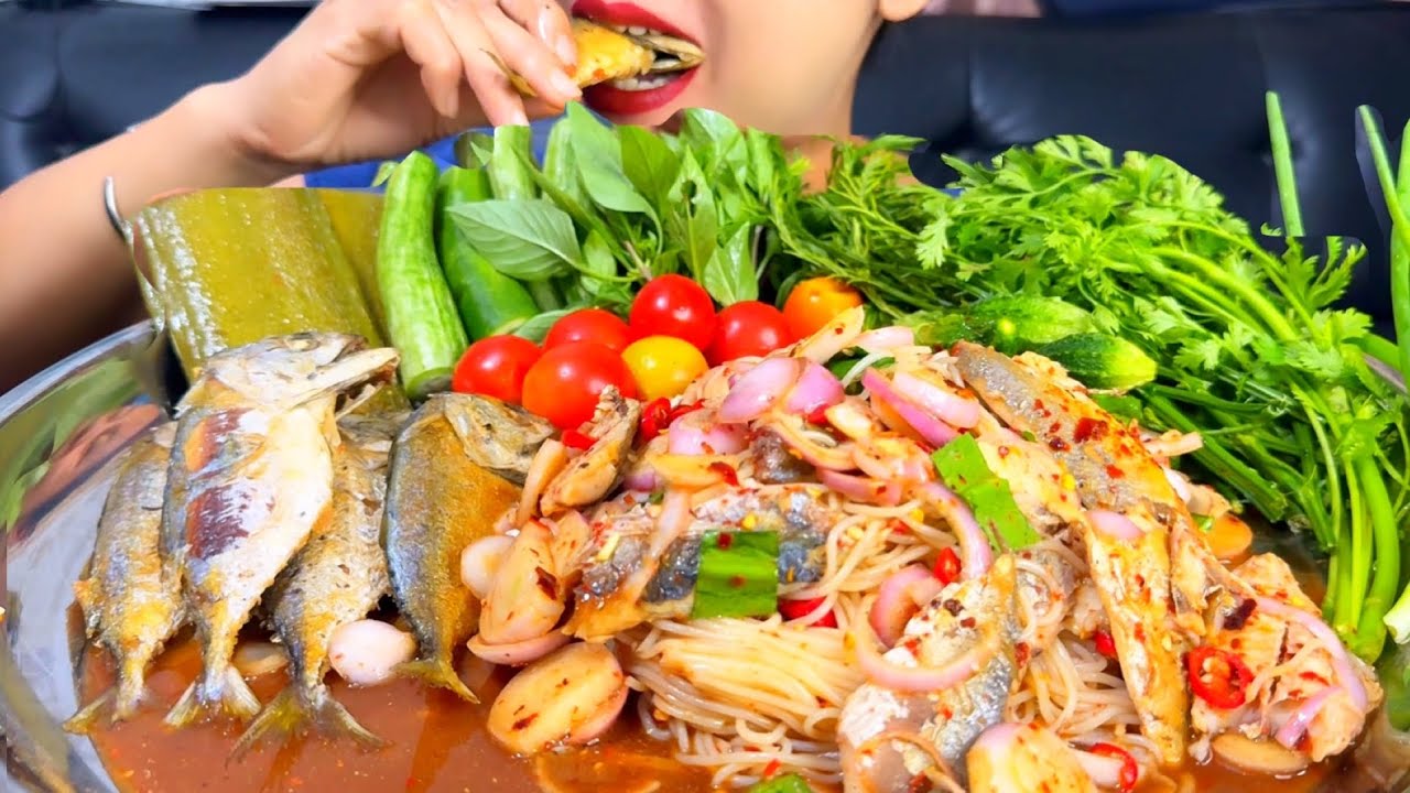 Thaifood ASMR ยำขนมจีนปลาร้า ปลาทู Salad with fermented fish Khanom Jeen and mackerel MUKBANG show