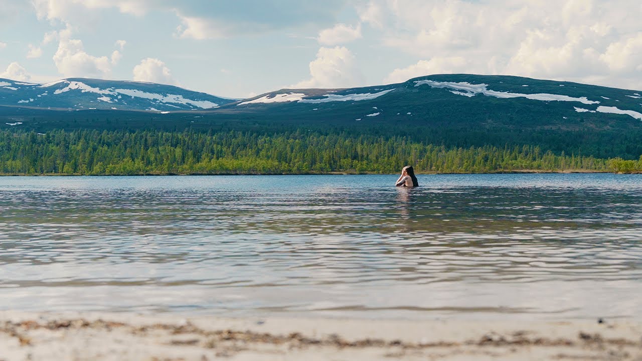 Hiking in Grövelsjön | First swim & Overlanding in the Forest