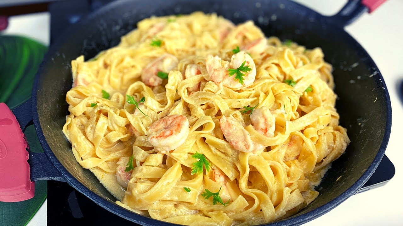FETTUCCINE ALFREDO COM CAMARÕES | Pronto em 10 Minutos e com 1 Panela Só! Receita Passo a Passo.