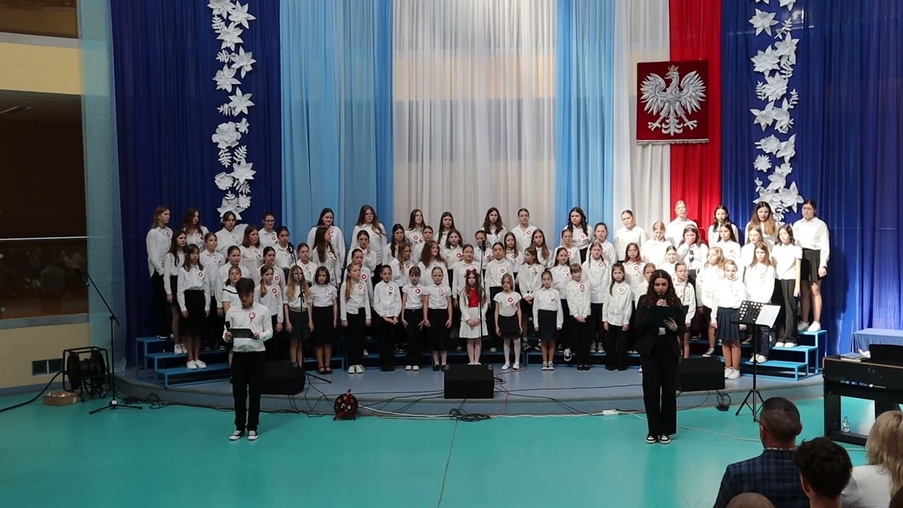 Uroczystość z okazji Święta Konstytucji 3 Maja - SP8 i VII LO (Zespół Szkół nr 5 w Płocku)
