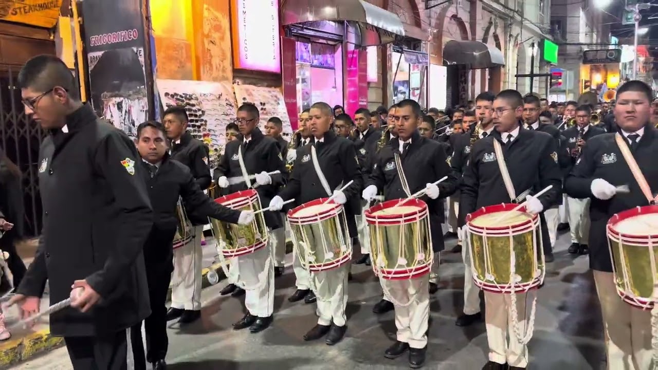 Colegio Nacional Simon Bolivar 2024 marcha Royal marines