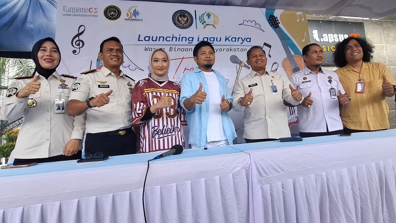 LIVE! ZUL ZIVILIA & PUTRI AJENG RILIS LAGU DI LAPAS
