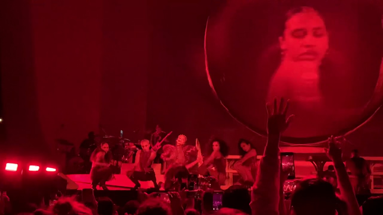 Ariana Grande - Bad Idea Live - Sweetener Tour - LA 5/7