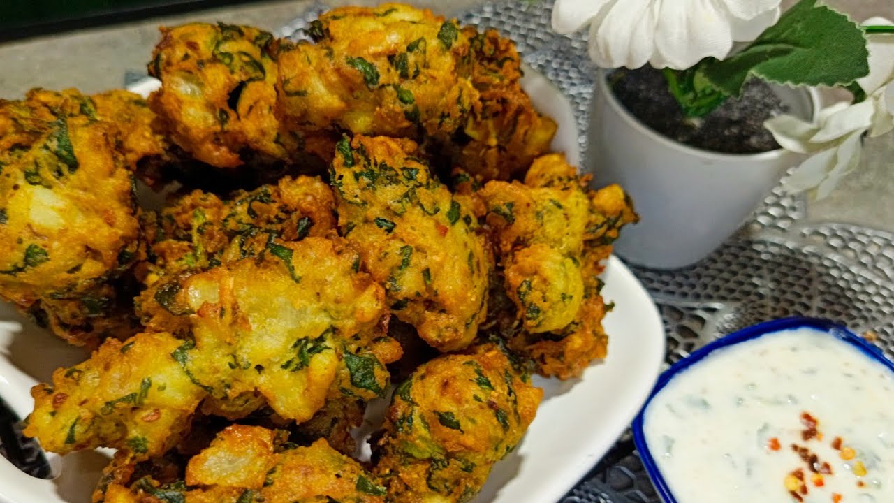 @#bht hi healthy and amazing spinach boiled potato  pakora recipe please try this recipe 😋🤲