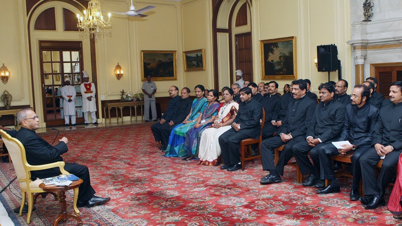 Officer Trainees of the State Civil Service Officers promoted to IAS called on President Mukherjee