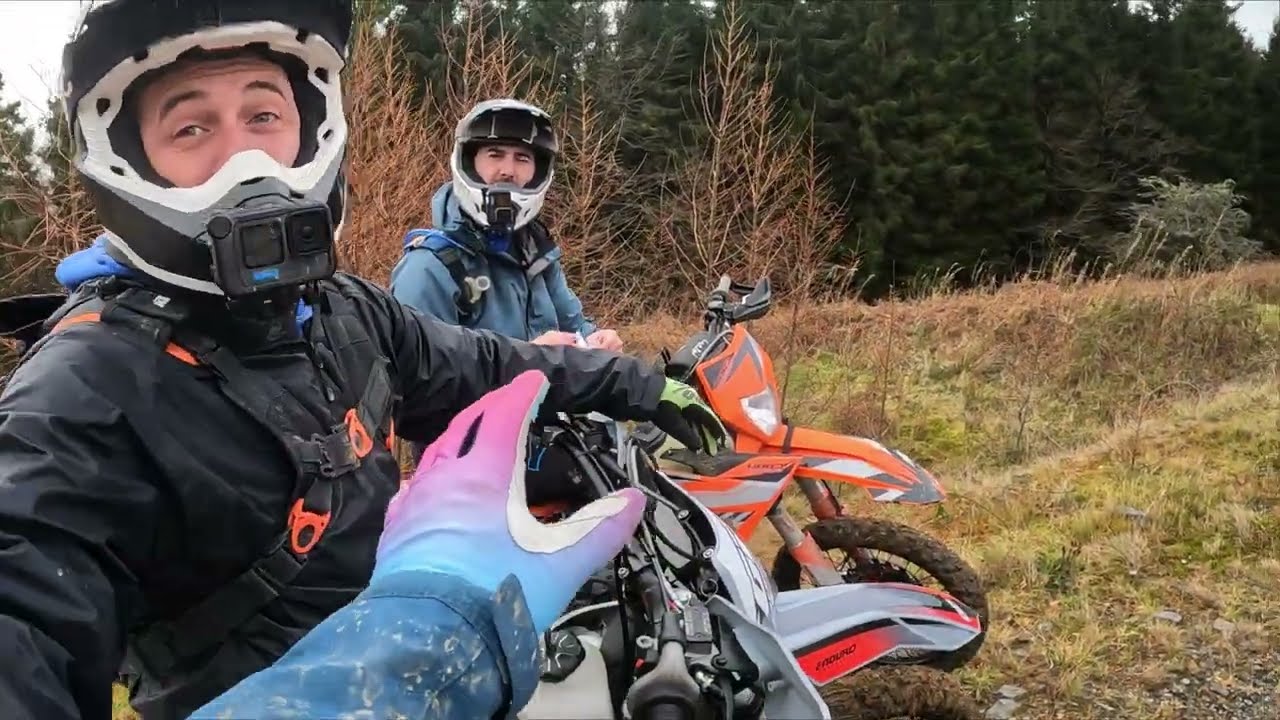 Рождественское специальное издание игр Enduro