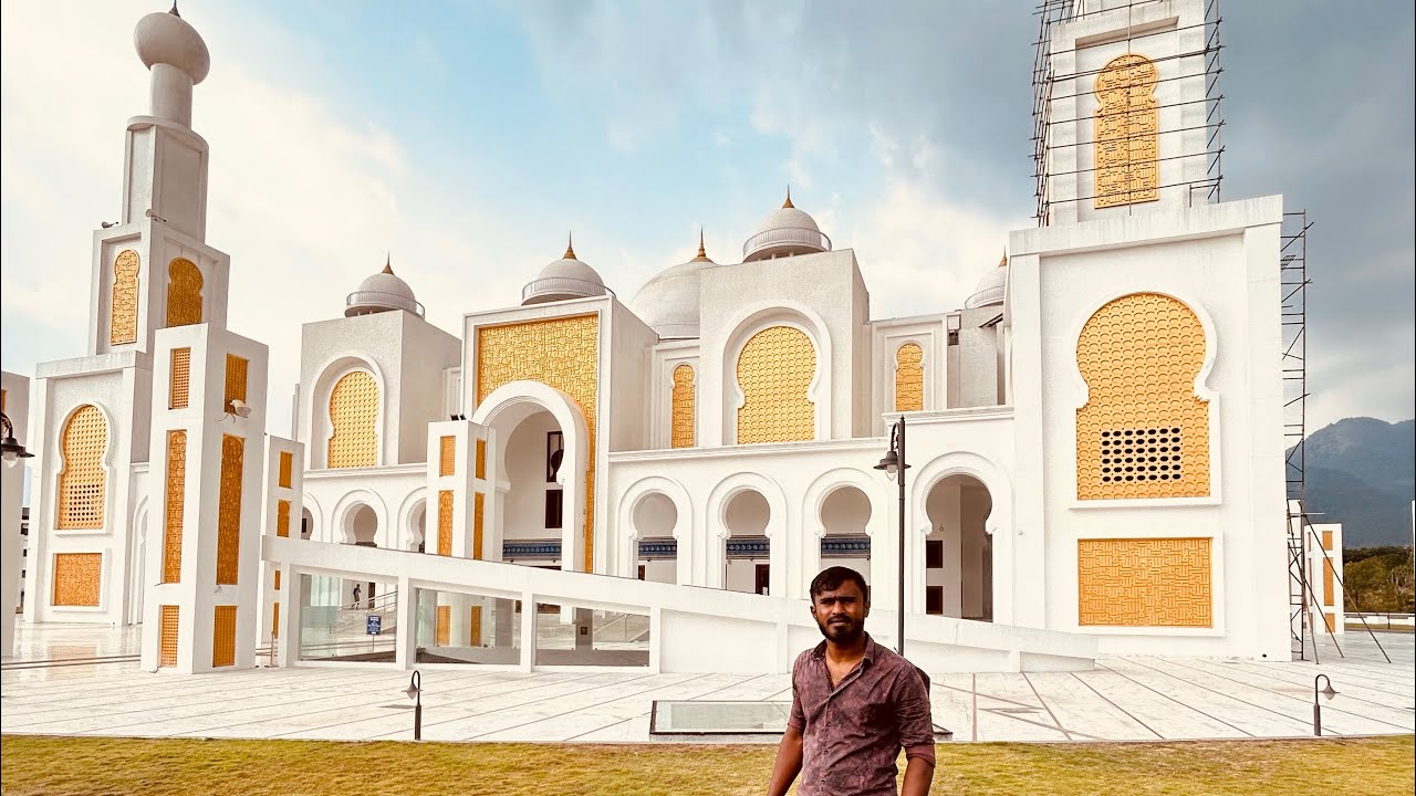One of the biggest mosque 🕌 in India Knowledge city kerala 😍