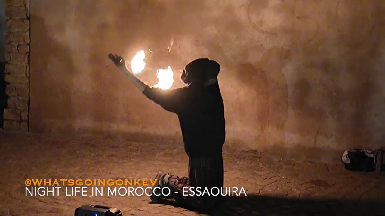 NIGHT LIFE - WALKING TOUR ESSAOUIRA IN MOROCCO