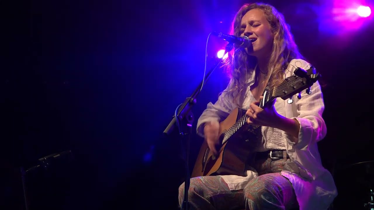 Margot Viotti, 'Angel from Montgomery' (Bonny Raitt cover), Lyon, 'La Vache Rouge', 01.06.2022