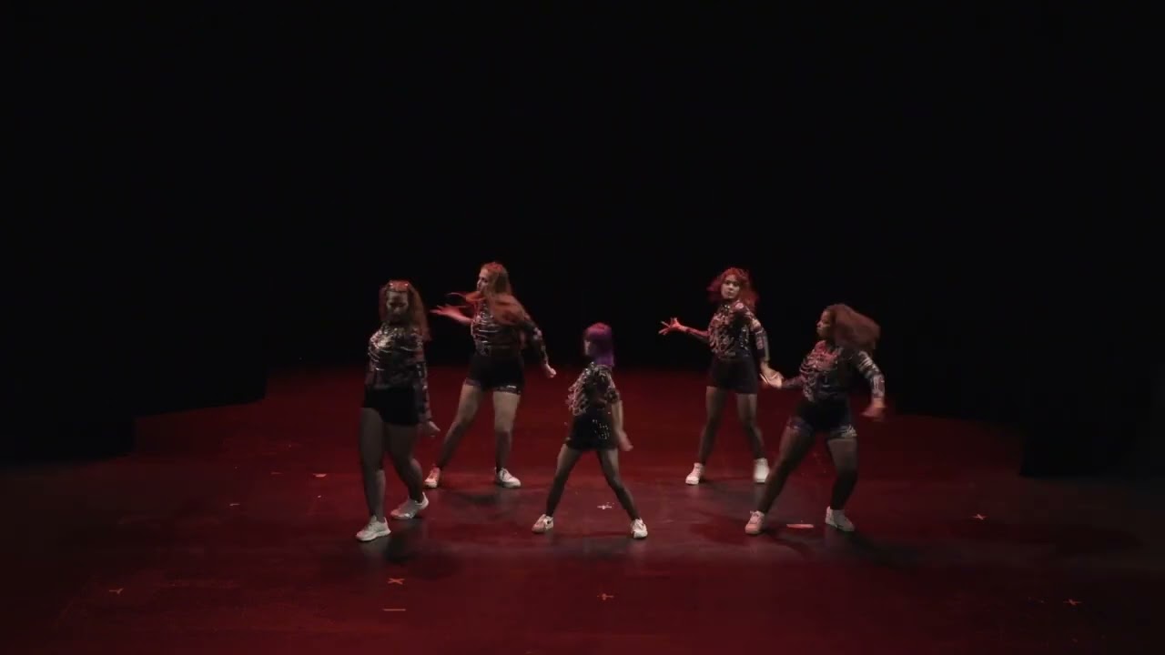 BLACKPINK: BOOMBAYAH