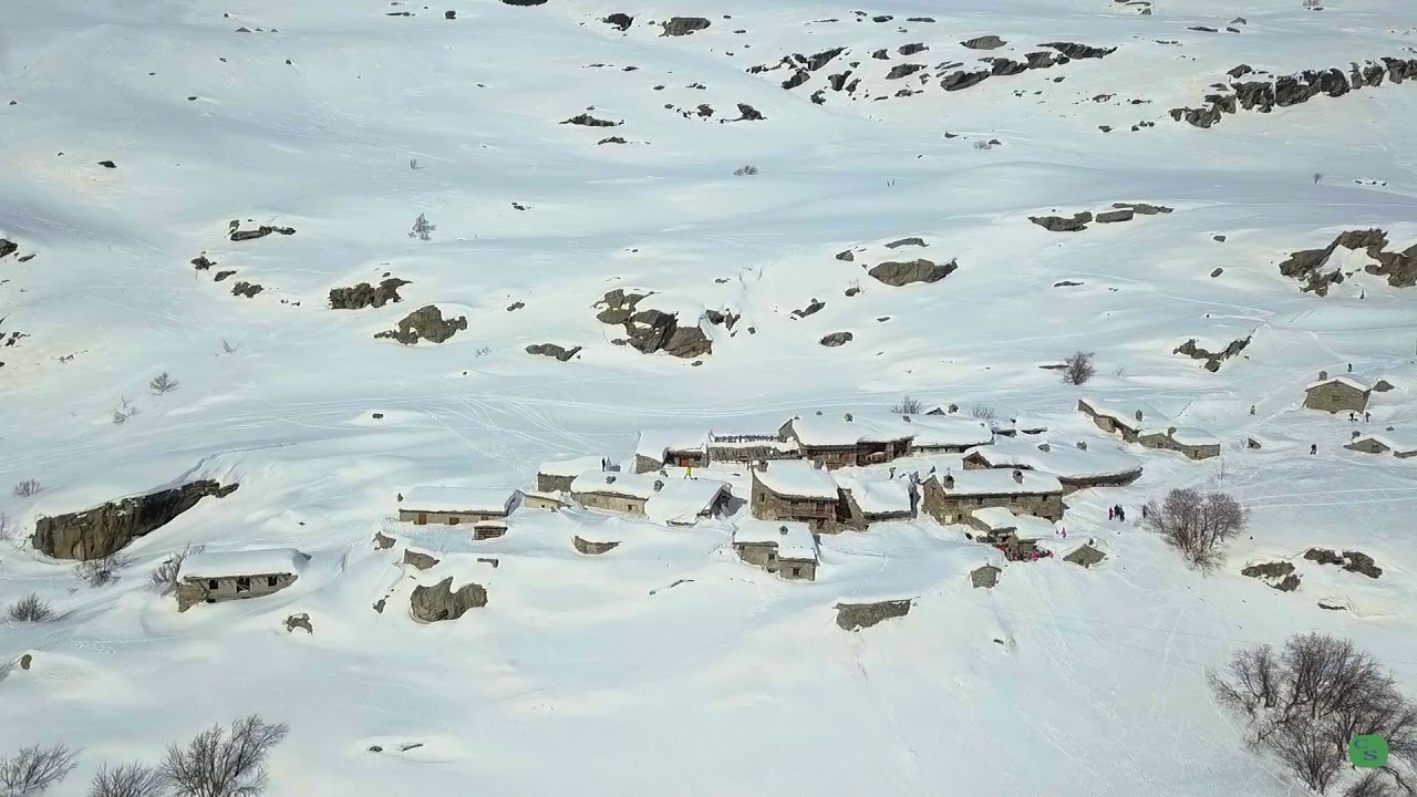 bessans en hiver, vue du ciel avec un drone