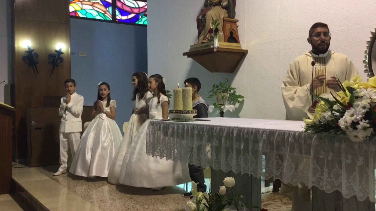 CANCIÓN CAMINAREMOS LOS DOS CANTADA POR LOS NIÑOS Y NIÑAS DE COMUNIÓN DE LA PARROQUIA SANTA CECILIA