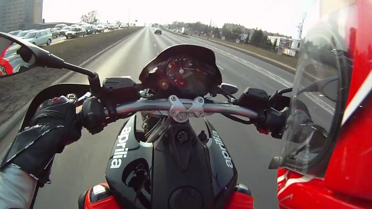 Aprilia Dorsoduro wheelie