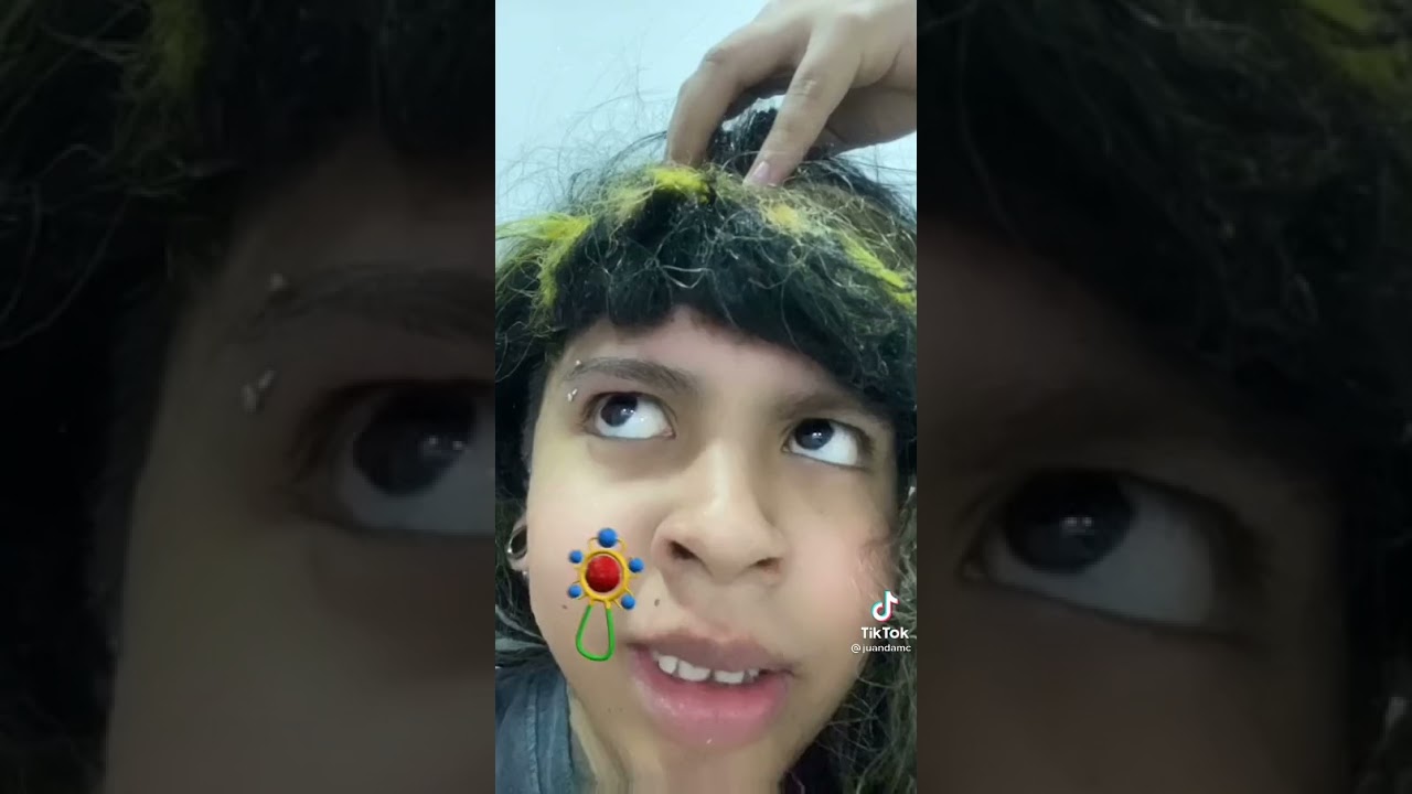 mi mam&aacute; revis&aacute;ndome la cabeza de peque&ntilde;o