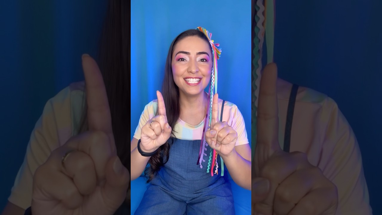Um dedinho vira uma minhoca - #musicainfantil com gestos. Curta e cante com as crian&ccedil;as. #encanto