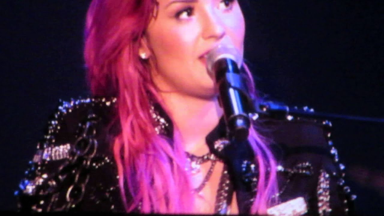 Warrior - Demi Lovato  (Speech + Performance) 3-11-14
