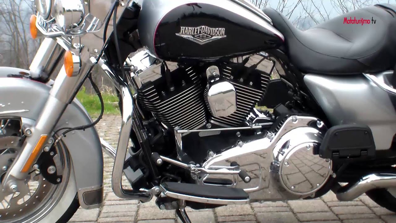 MOTOTURISMO - In prova - Harley Davidson Road King Classic (2015)