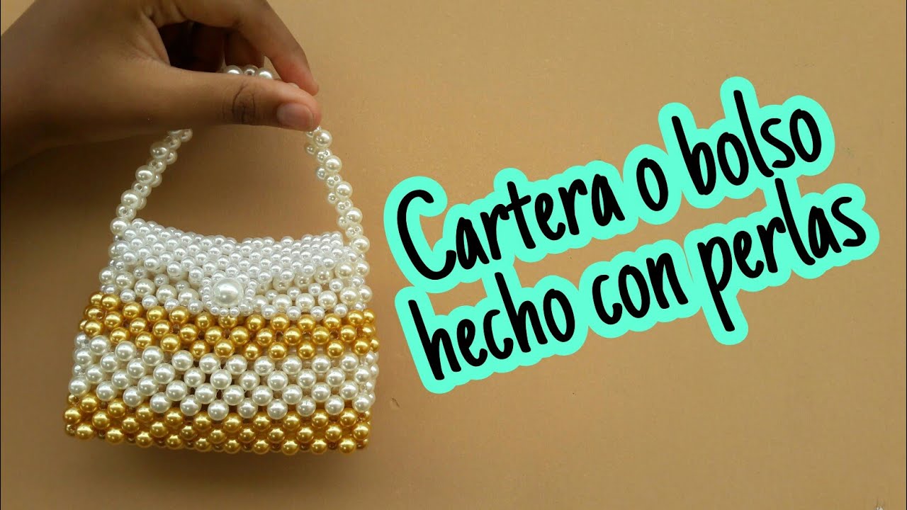 Cartera (bolso)  con perlas o cuentas.