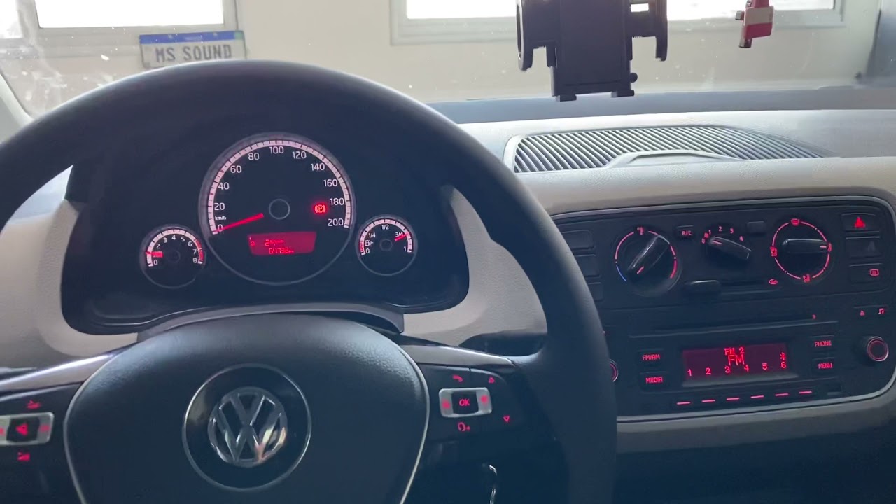 Vw Up com volante multifuncional instalado no sistema original @mssoundosasco