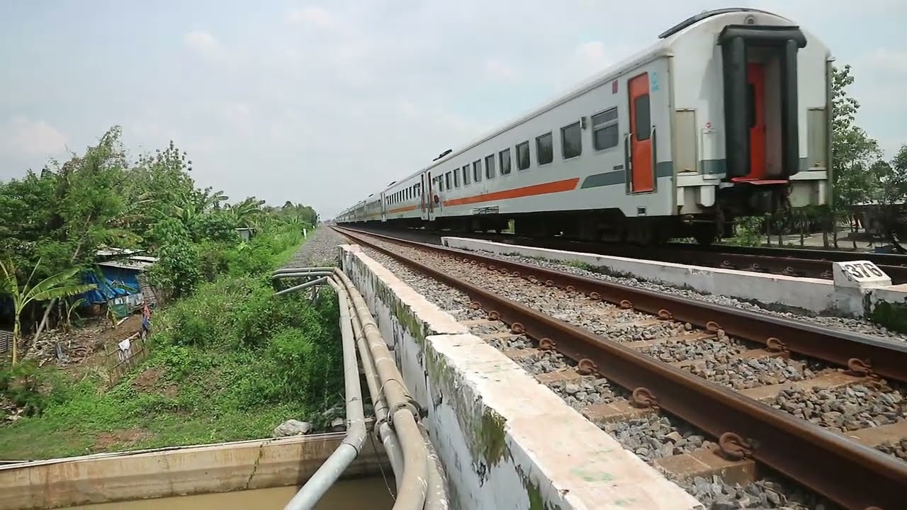 Naik Kereta Api Tut Tut Tut