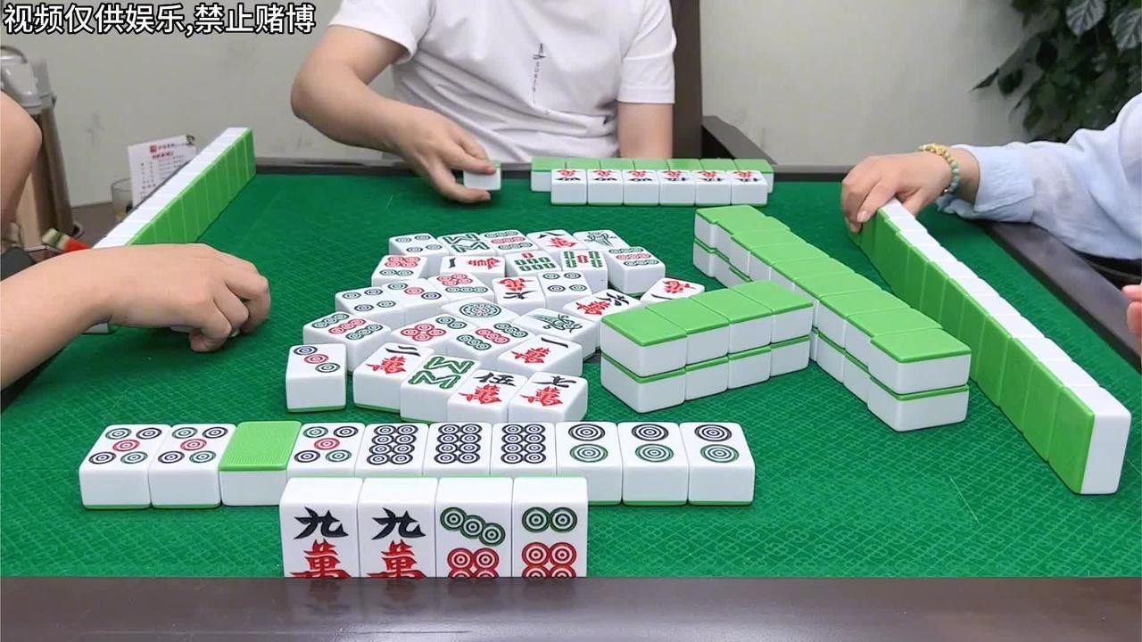 麻将：一个二个太狠了，宁被查叫也不点炮