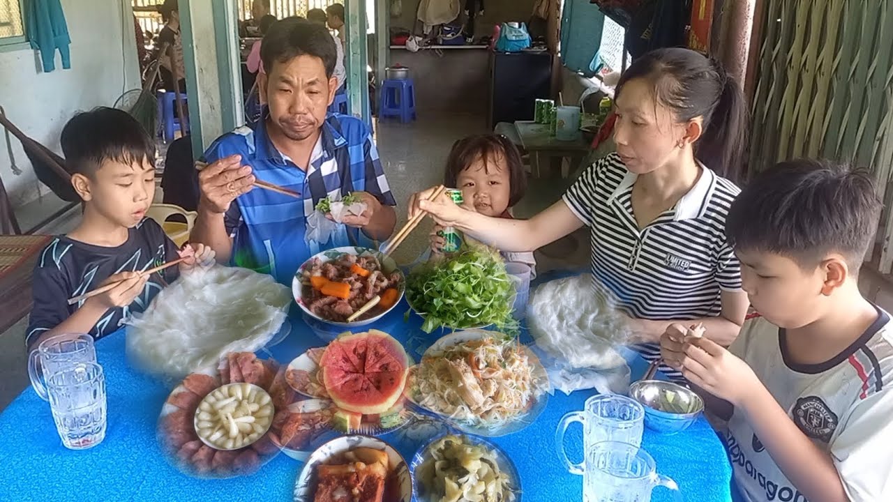 Mùng 2 Tết chị em về chơi  gói bánh tráng # Toàn Tv