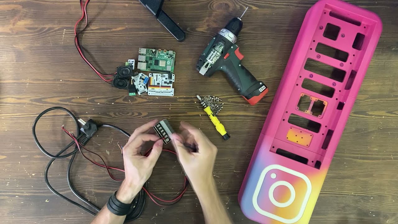 DIY Instagram subscriber counter. Assembling electronics.