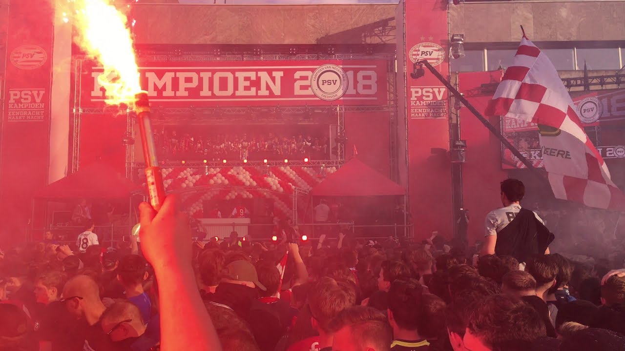 PSV Support: Huldiging PSV op het Stadhuisplein Eindhoven : PSV LANDSKAMPIOEN 2017/2018 : 16/4/2018