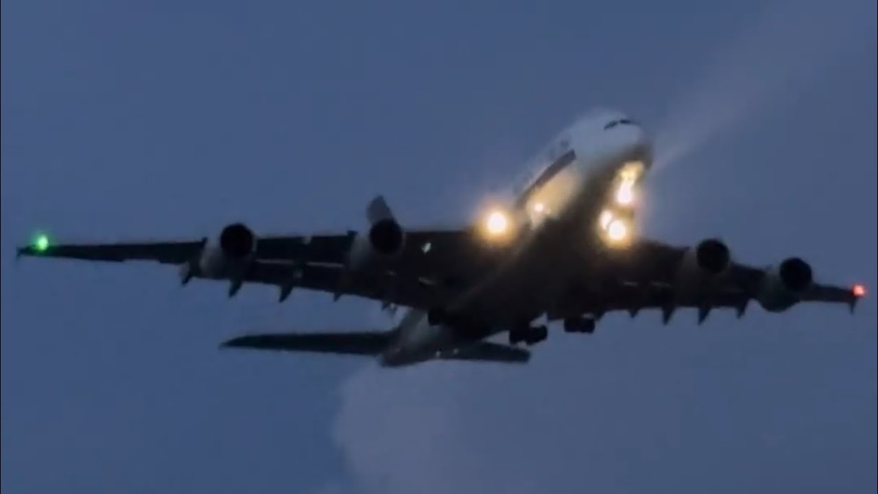 NIGHT CLOSE-UP LANDINGS IN CHANGI AIRPORT | 13 Minutes of Planespotting | Turboprop Plane-Spotter