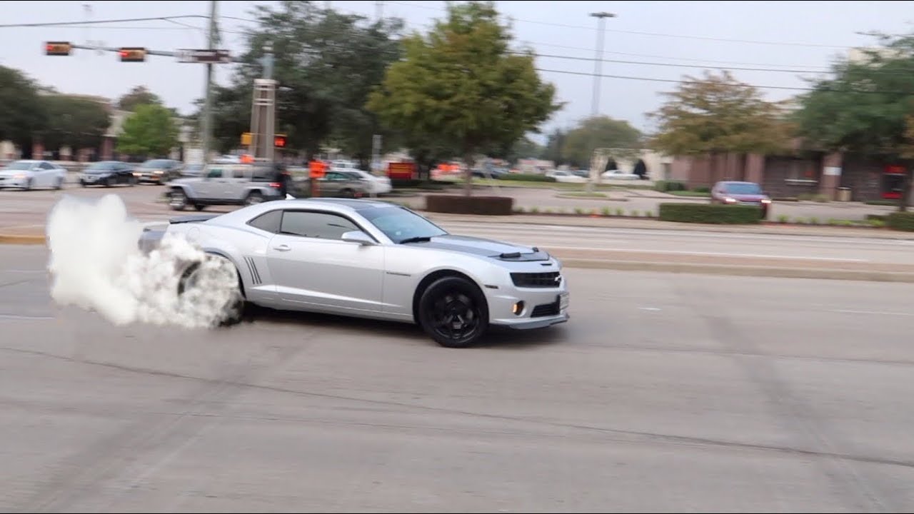 MUSCLE CARS GET SIDEWAYS LEAVING CAR SHOW Houston Coffee and Cars November 2017!!!