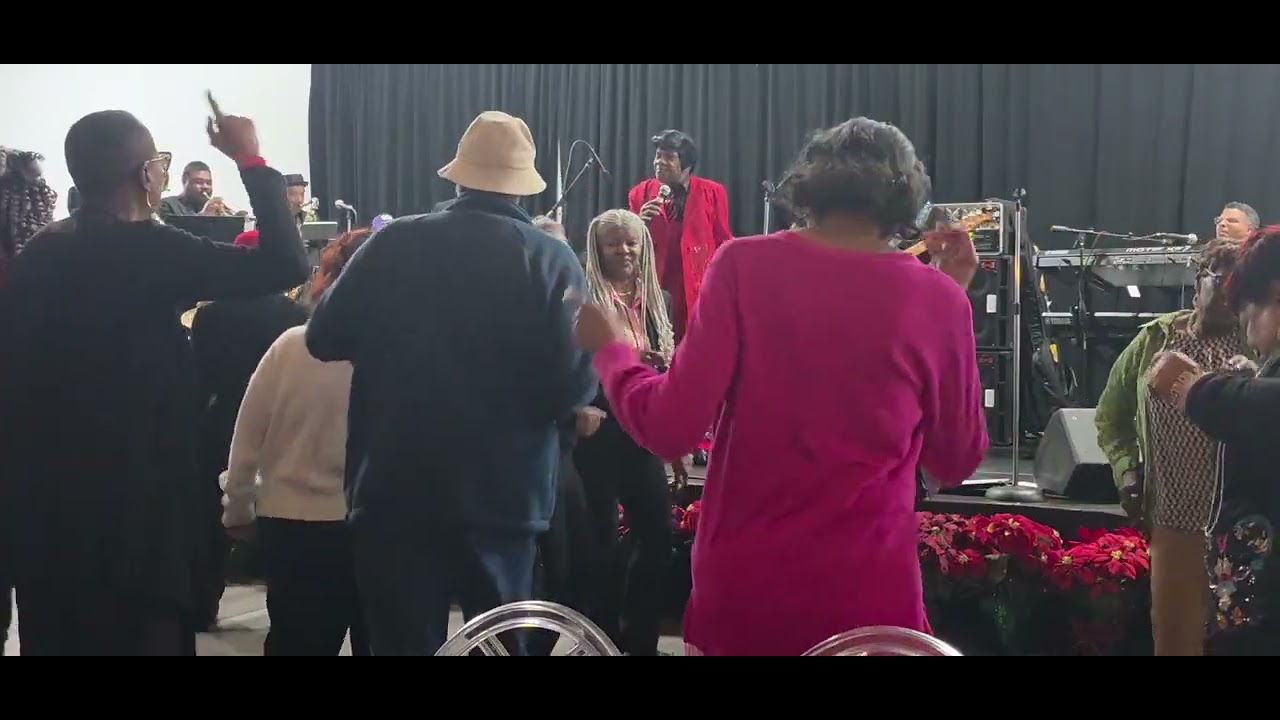Gregory Cooper sings 