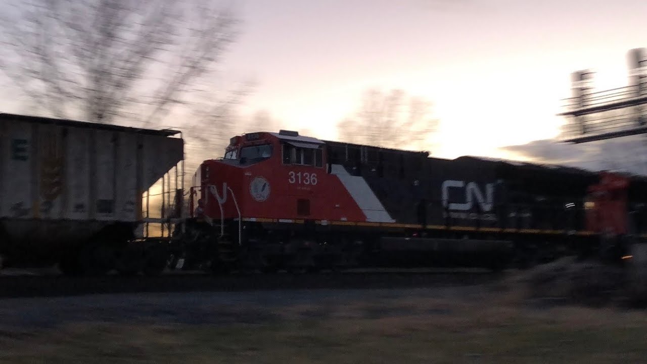 CN ET44AC sticker unit duo leads NS 67R on 12/2/18!