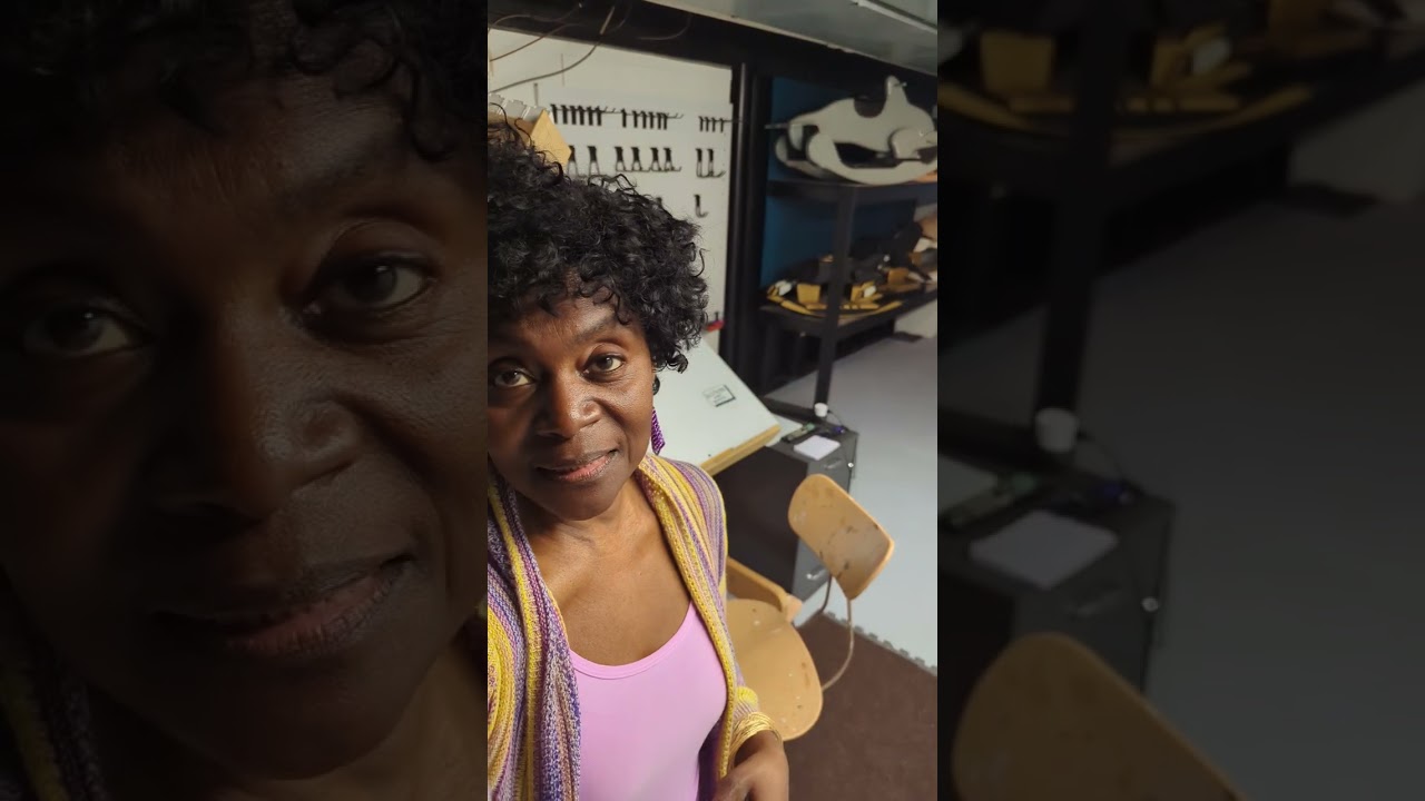 Как муж переоборудовал подсобное помещение в художественную студию-галерею