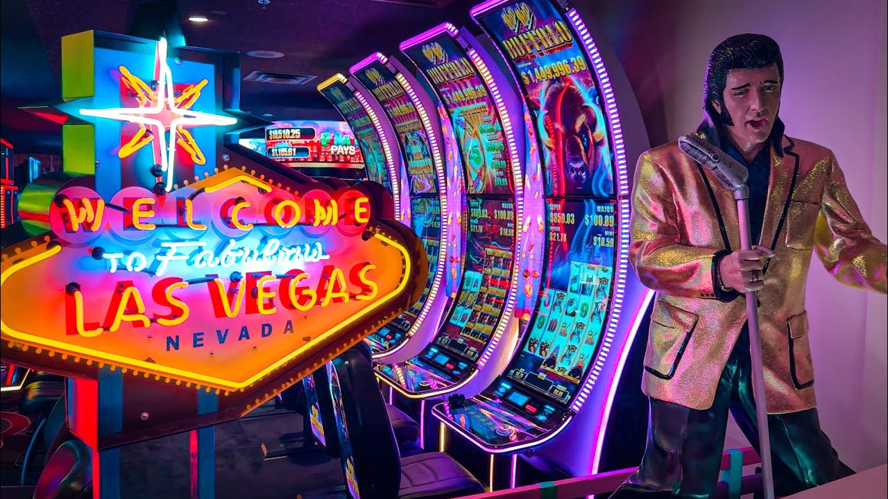 Exploring Circus Circus, Resorts World & More in Las Vegas! 