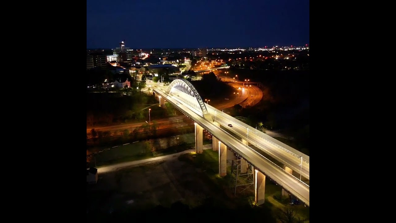 This bridge🌉 adds beauty to Niagara Falls 