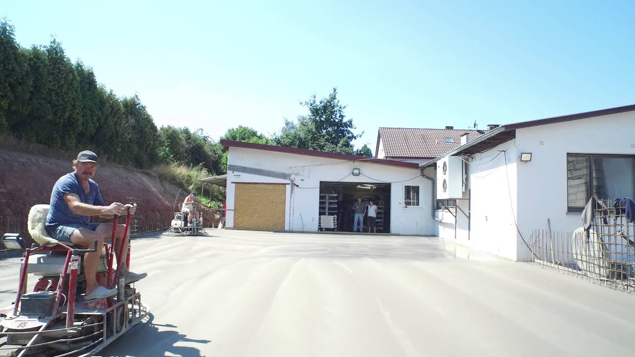 Betonglätten mit dem Flügelglätter