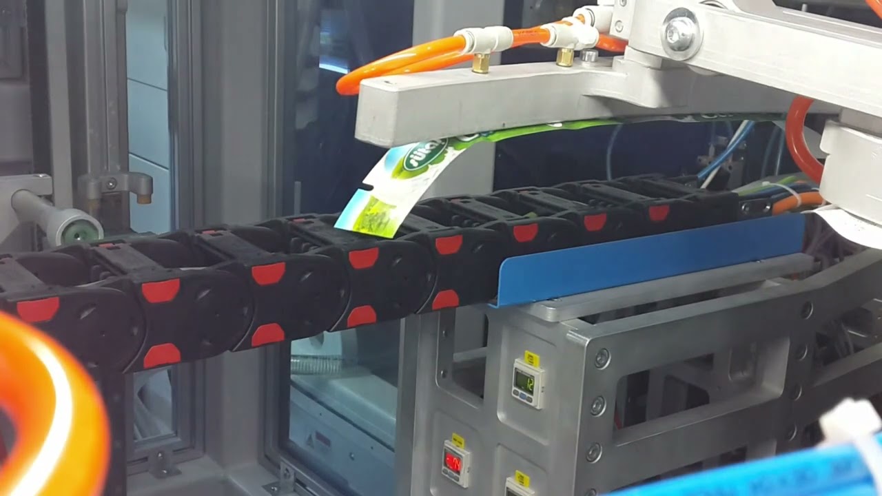 IML Robot - Wrap Around + Flat Labeling– Oval Pail -  4 Cavities