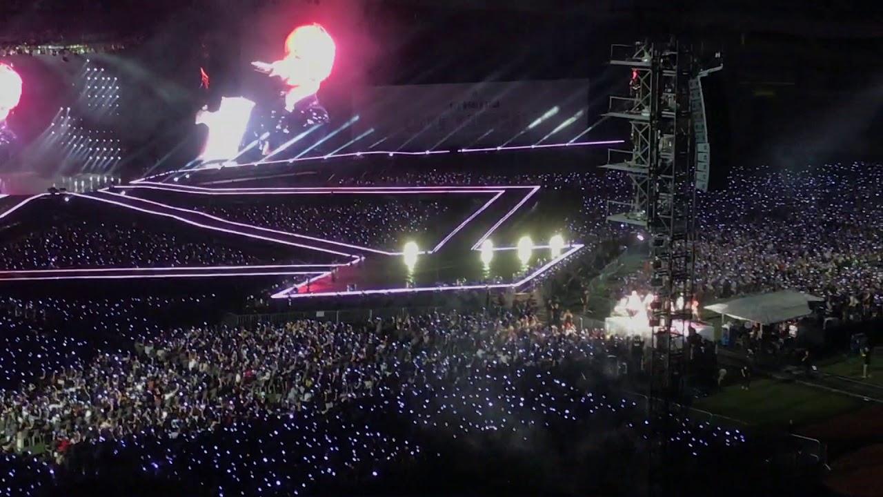 BTS Love Yourself In Seoul DAY1 - 21st Century Girls & GO GO