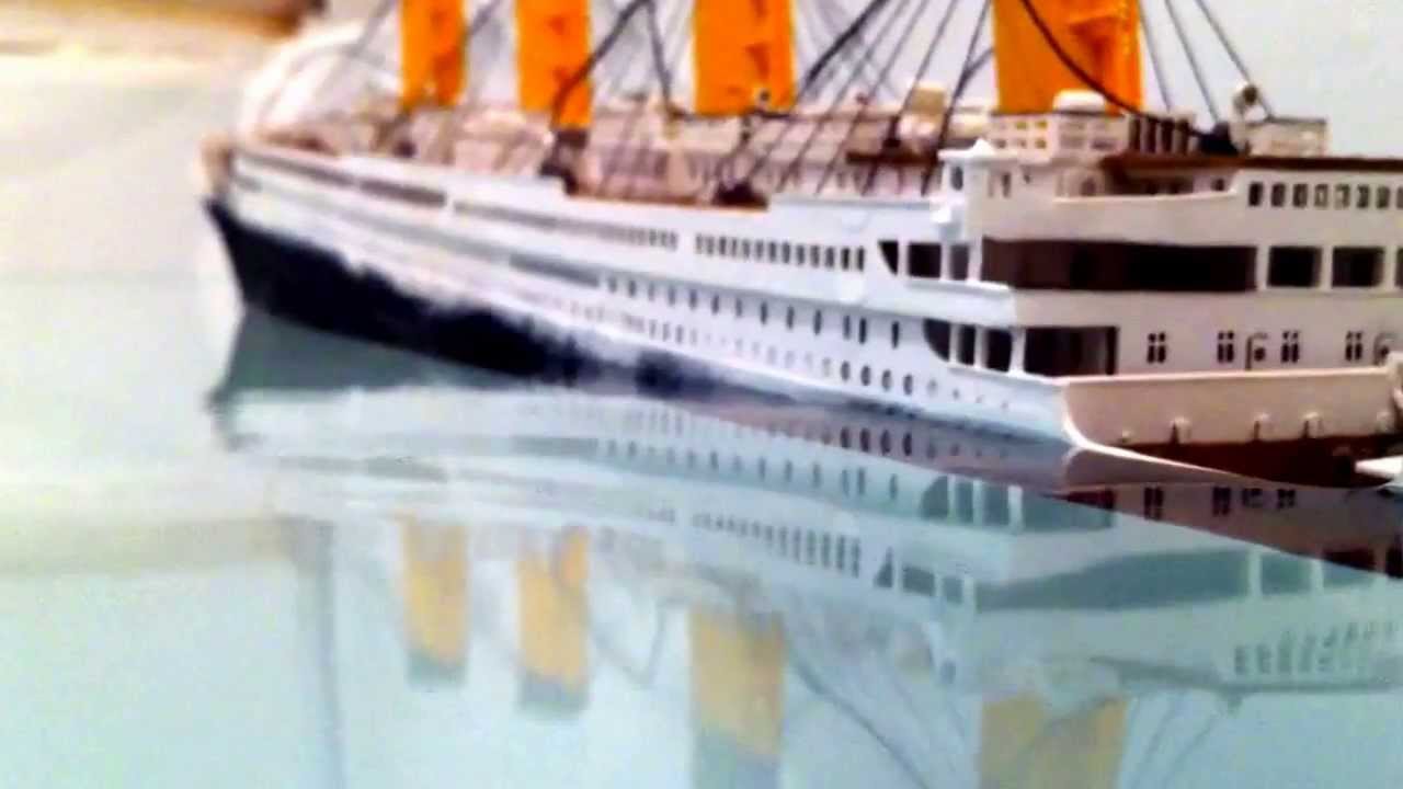 Titanic model sinking