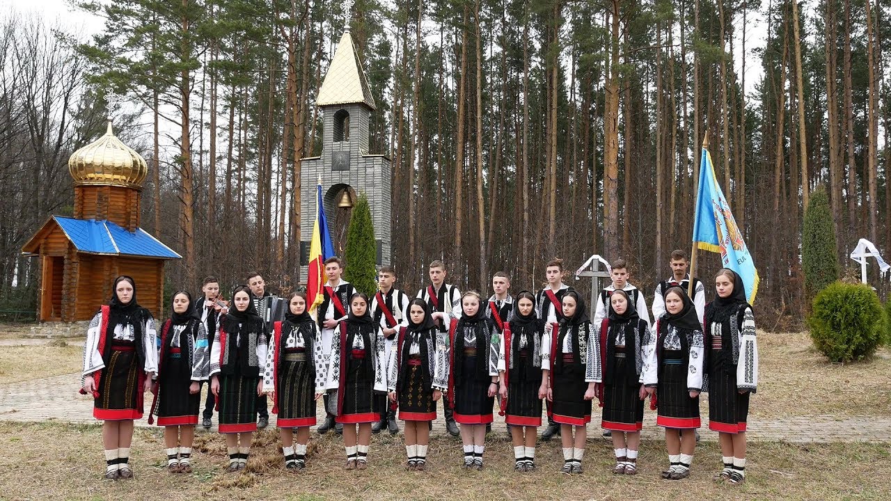 Ai lui Ștefan, noi oșteni - Cântă cucul parc-ar plânge