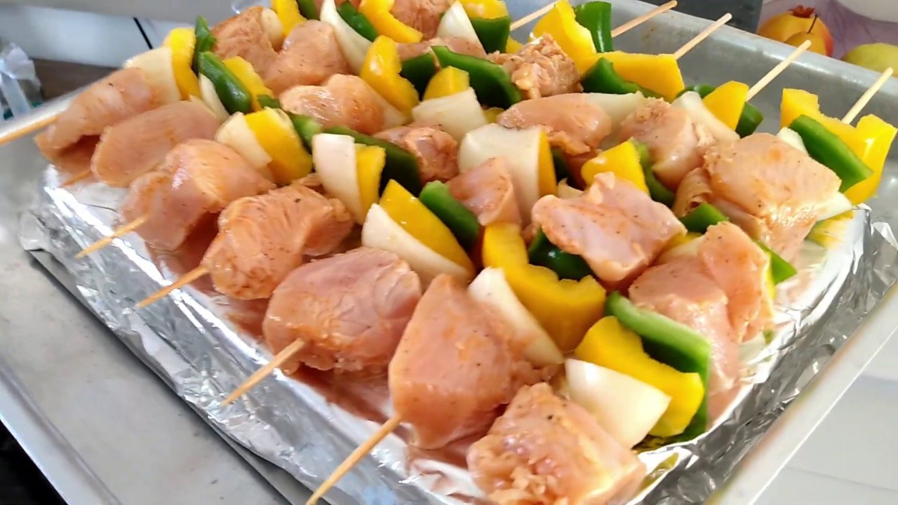 ESPETINHO DE FRANGO NO FORNO - SUPER SABOROSO