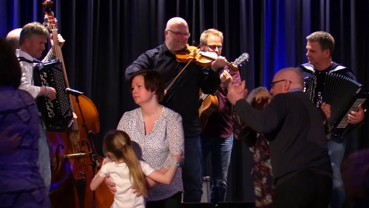 Grindstuen og Midtli`s Orkester.