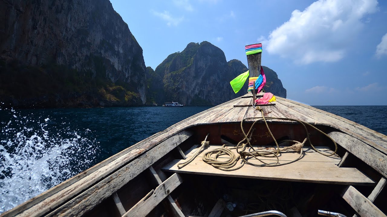 Llegando en longtail a la playa de Maya Bay