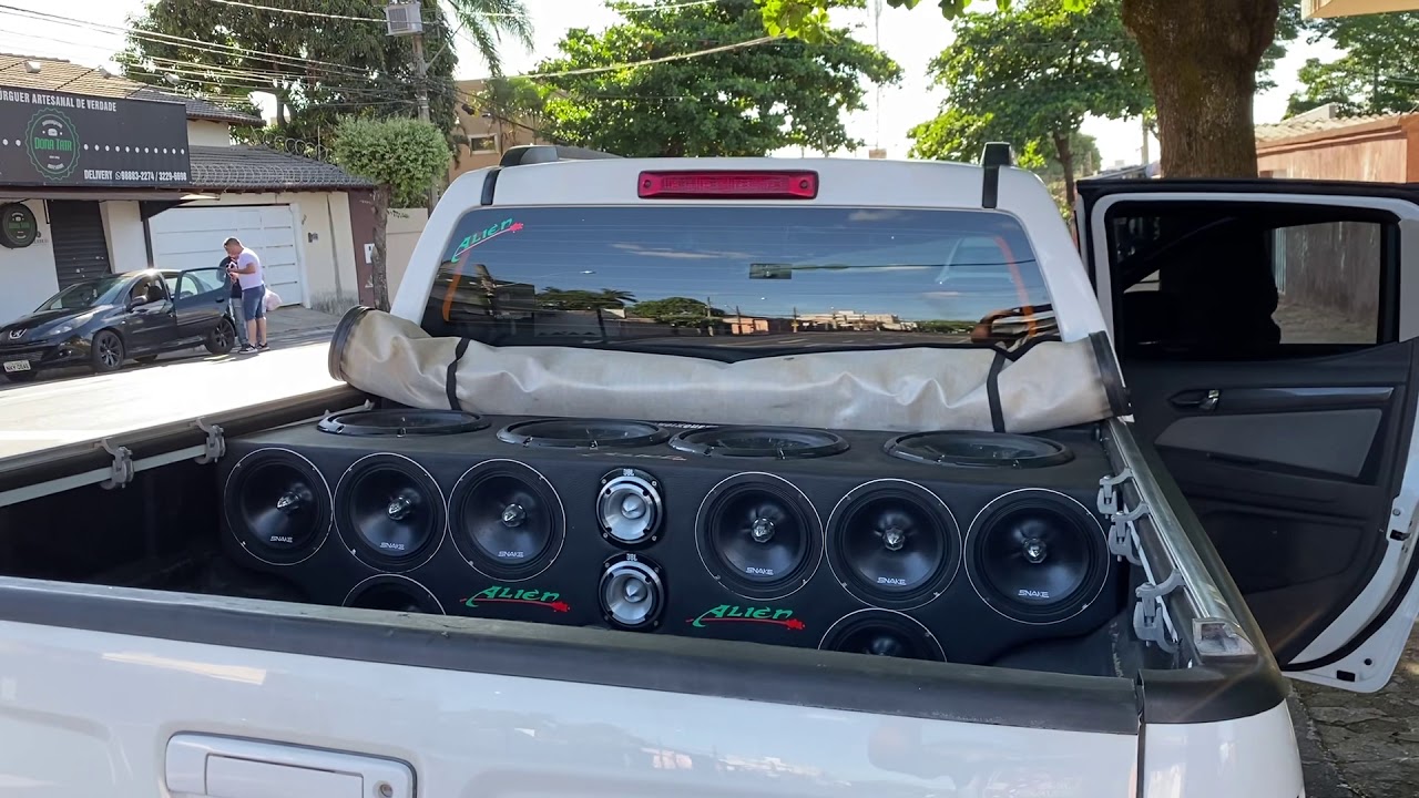 S10 das nova com 4 cara preta sem ocupar a caçamba som bateu forte