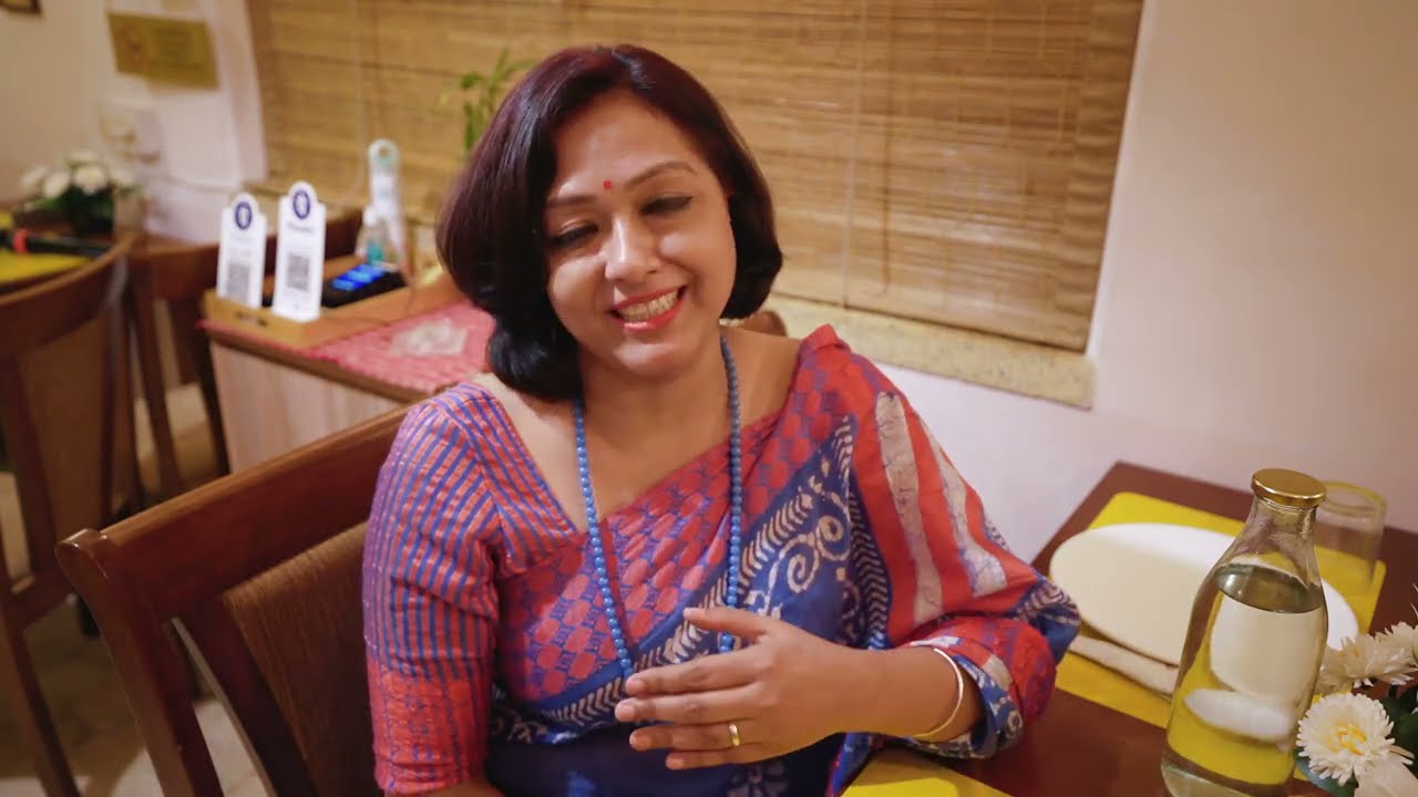 Bangladeshi ভদ্রমহিলার Himur Heshel এ চট্রগ্রামের ঐতিহ্যবাহী কালা ভুনা আর মেজবান খেয়ে আমি হতবাক 😨