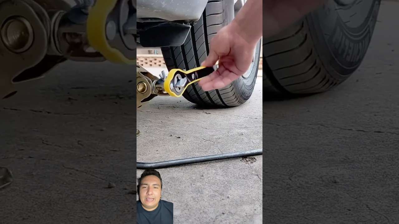 Llave reach para gato de emergencia al pincharse llanta #mecanica #autos #taller