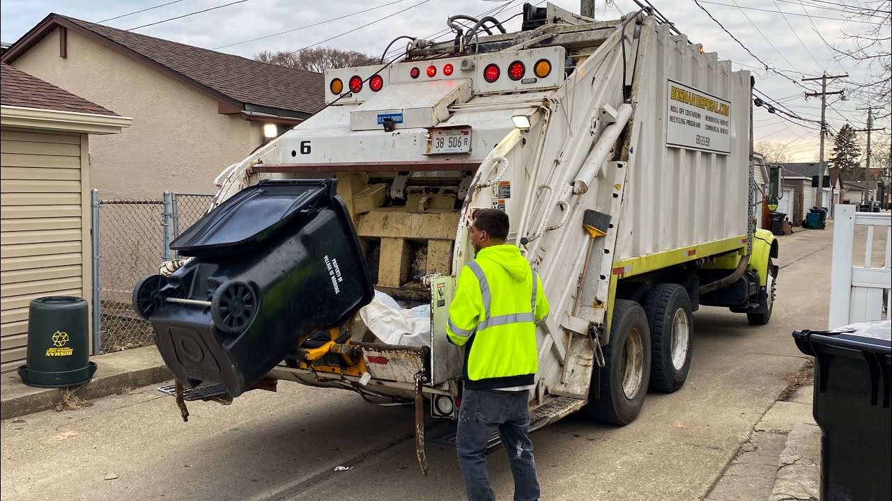 Bosman's Classic International Leach 2Rll Rear Loader Garbage Truck
