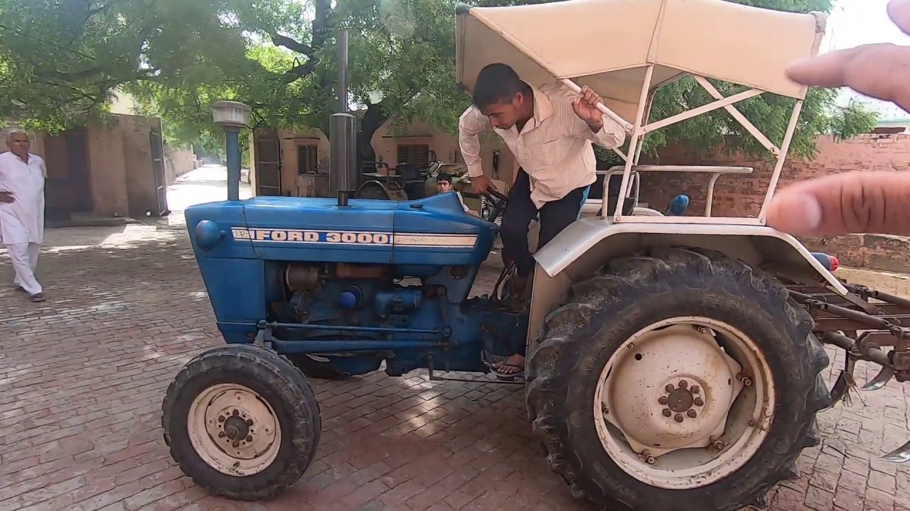 Antique Ford 3000 tractor model 1975 first look